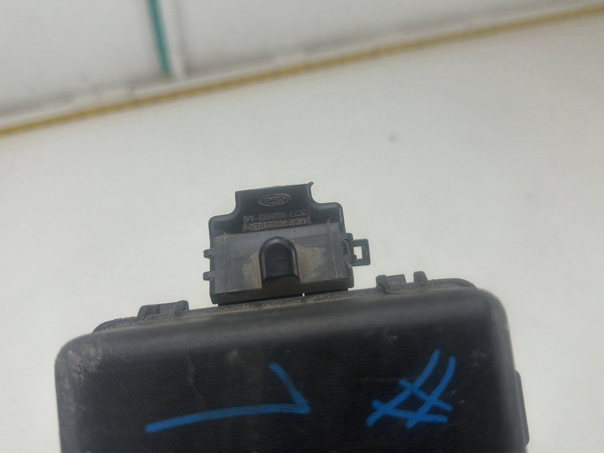 2003-2006 Ford Expedition Engine Power Distribution Fuse Relay Box OEM