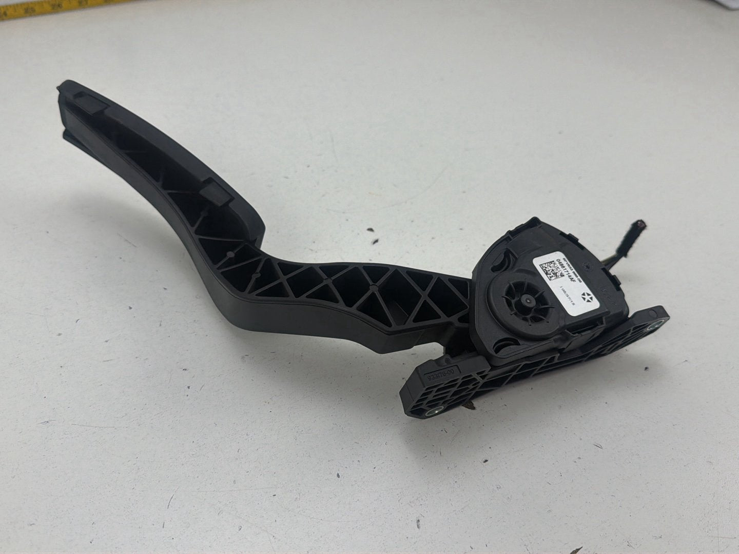 2014-2017 Maserati Ghibli Accelerator Gas Throttle Pedal Assembly 04861714AF OEM