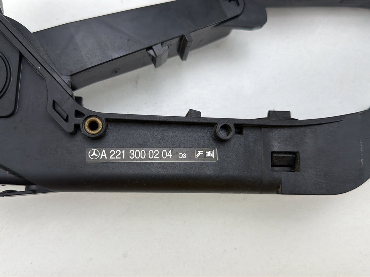 2007-2013 Mercedes-Benz S550 W221 Gas Pedal Accelerator A2213000204 OEM