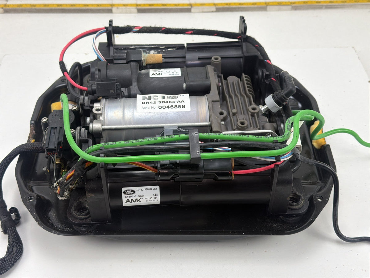 2010-2012 Land Rover Range Rover L322 Air Ride Suspension Compressor Pump OEM