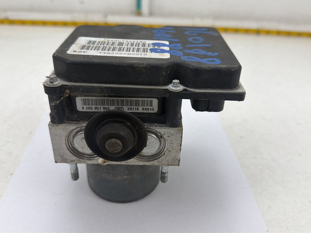 2013-2015 Fiat 500 ABS Anti Lock Brake Pump Control Unit P68073251AG OEM