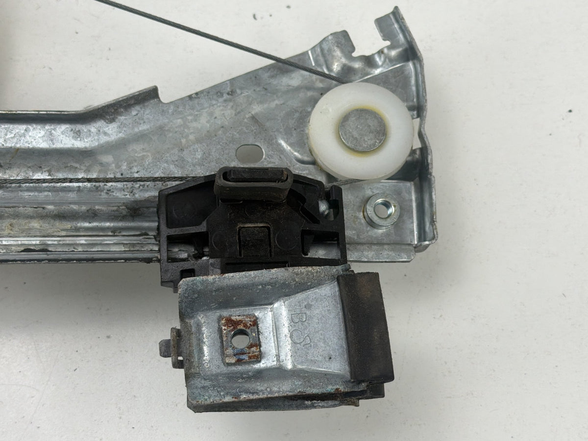 2007-2014 GMC DENALI GMT900 Rear Right Side Power Window Regulator W/ Motor OEM