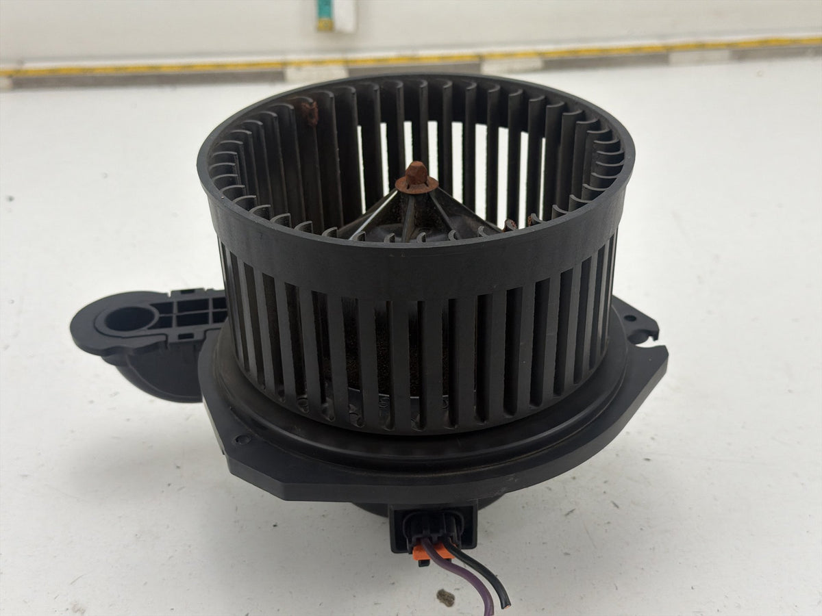 2007-2014 GMC DENALI GMT900 HVAC AC Heater Blower Motor Fan OEM