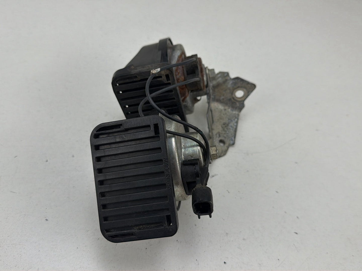 2012-2017 Ford Focus MK2-Front Warning Horn Signal Set of 2 E30055306 OEM