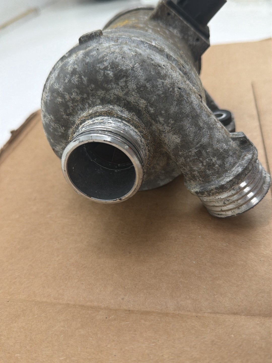 2012-2016 BMW 528i F10 Electric Coolant Water Pump 11517604027 OEM