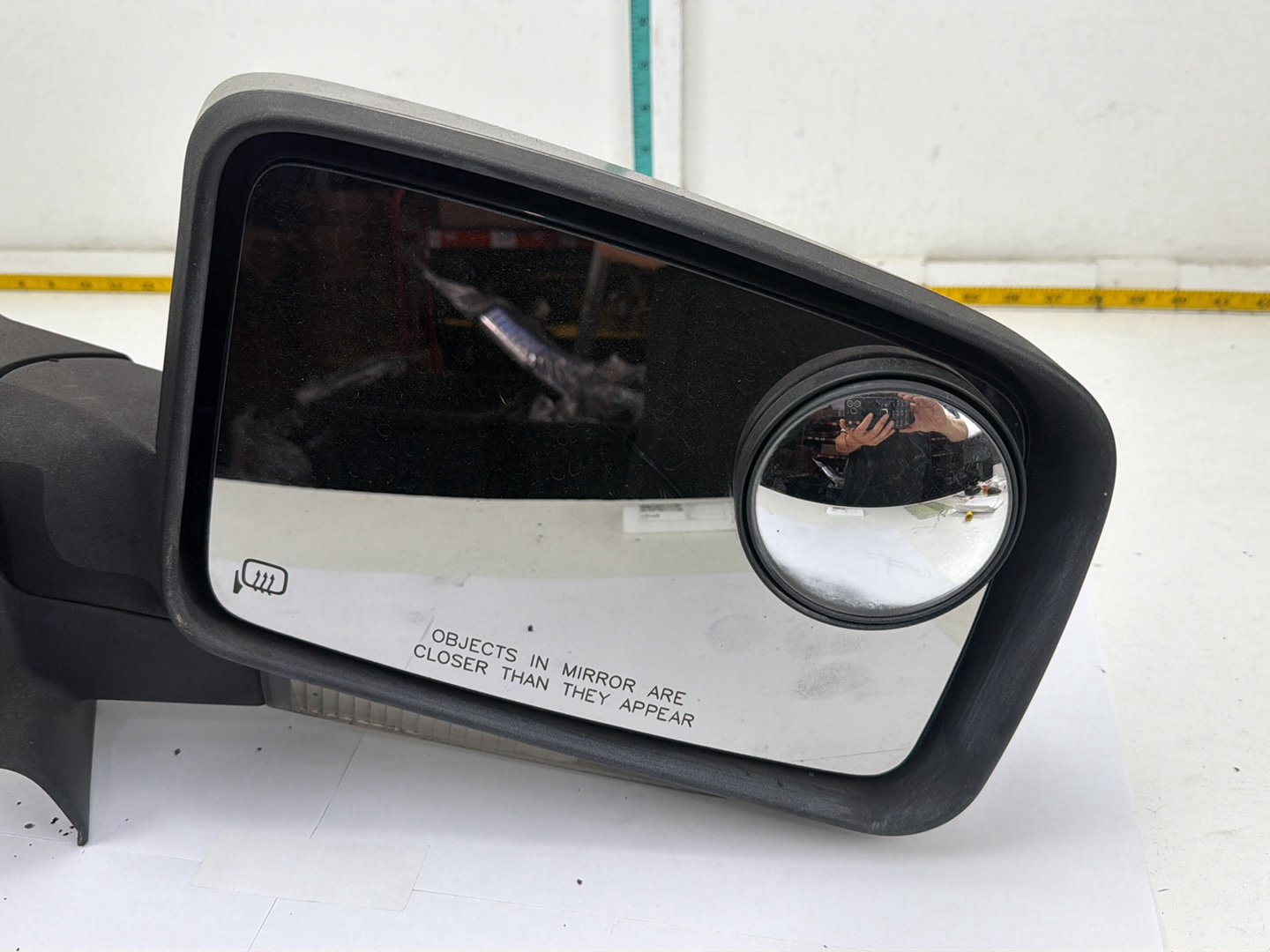 2003-2006 Lincoln Navigator Front Right Passenger Side Door View Mirror OEM