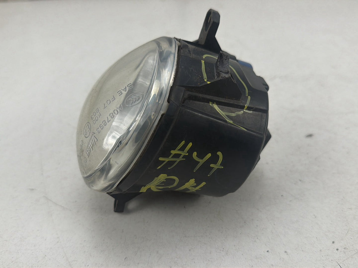 2011 - 2020 Toyota Sienna Front Right Passenger Side Fog Light 812100802000 OEM