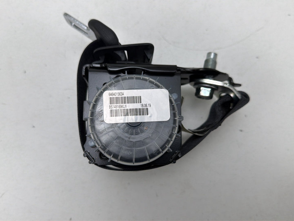 2015-2019 Nissan Sentra Rear Centre 2nd Row Seat Belt Retractor 646401563A OEM