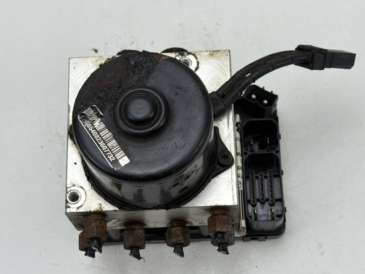 2003-2005 Chrysler Town & Country ABS Anti-Lock Brake Pump Module 04686702AE OEM