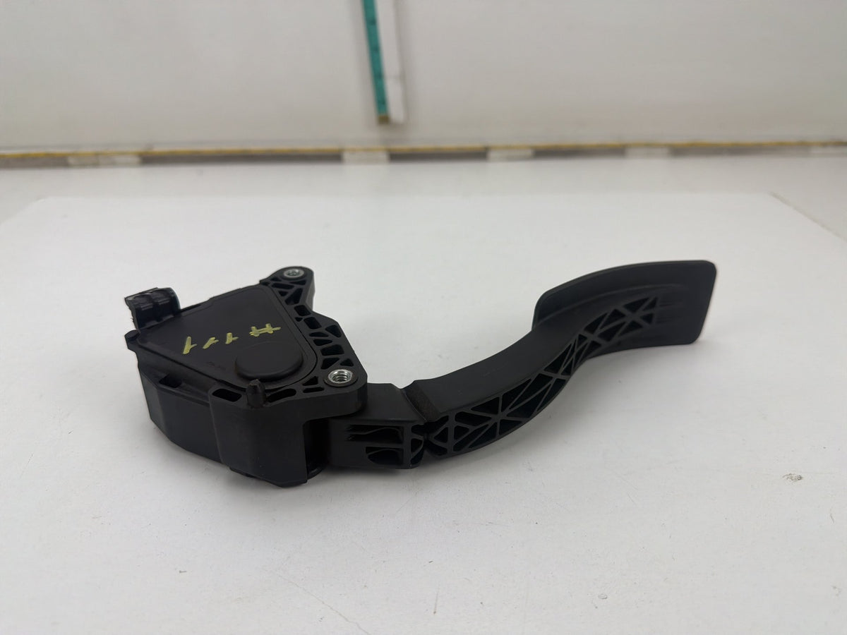 2013-2019 Nissan Sentra Gas Accelerator Pedal 18002 4AF0A OEM