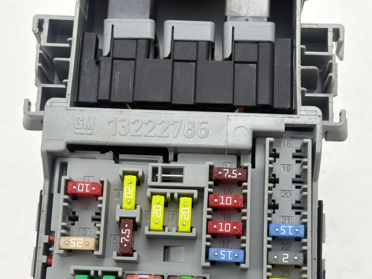 2011-2016 Chevrolet Cruze J300 Cabin Fuse Relay Box 13222786 OEM