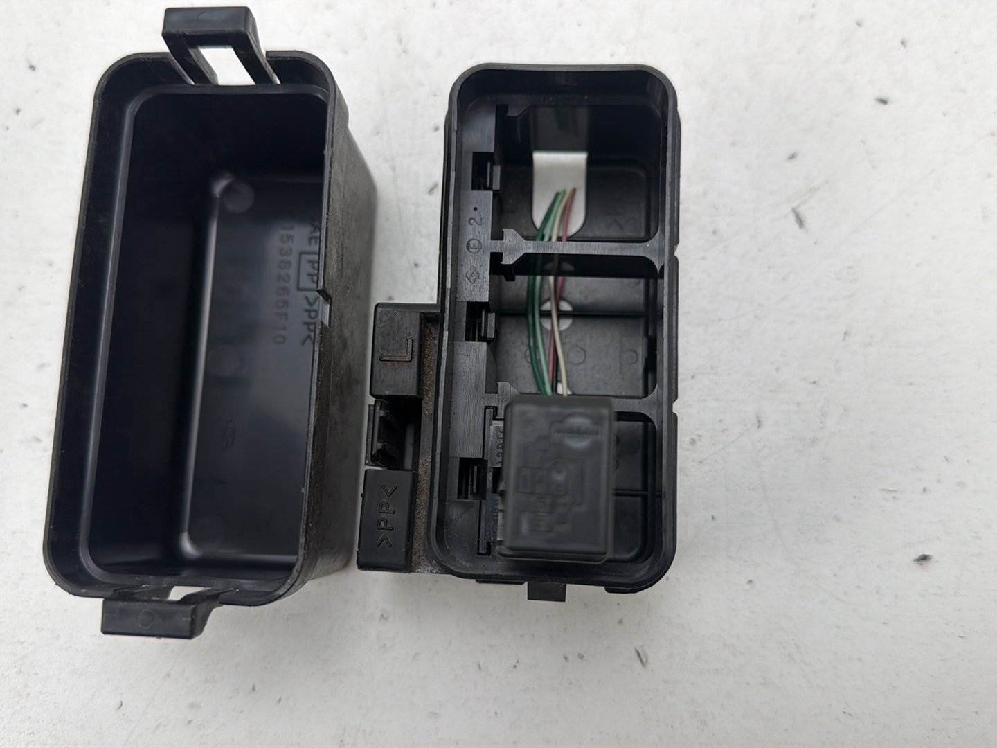 2014-2019 Infiniti Q50 V37 - Wiper Fuse Box Relay K1538265F10 OEM