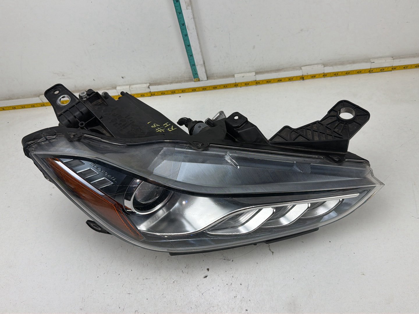 2014-2017 Maserati Ghibli Front Right Xenon Headlight Headlamp 00670038233 OEM