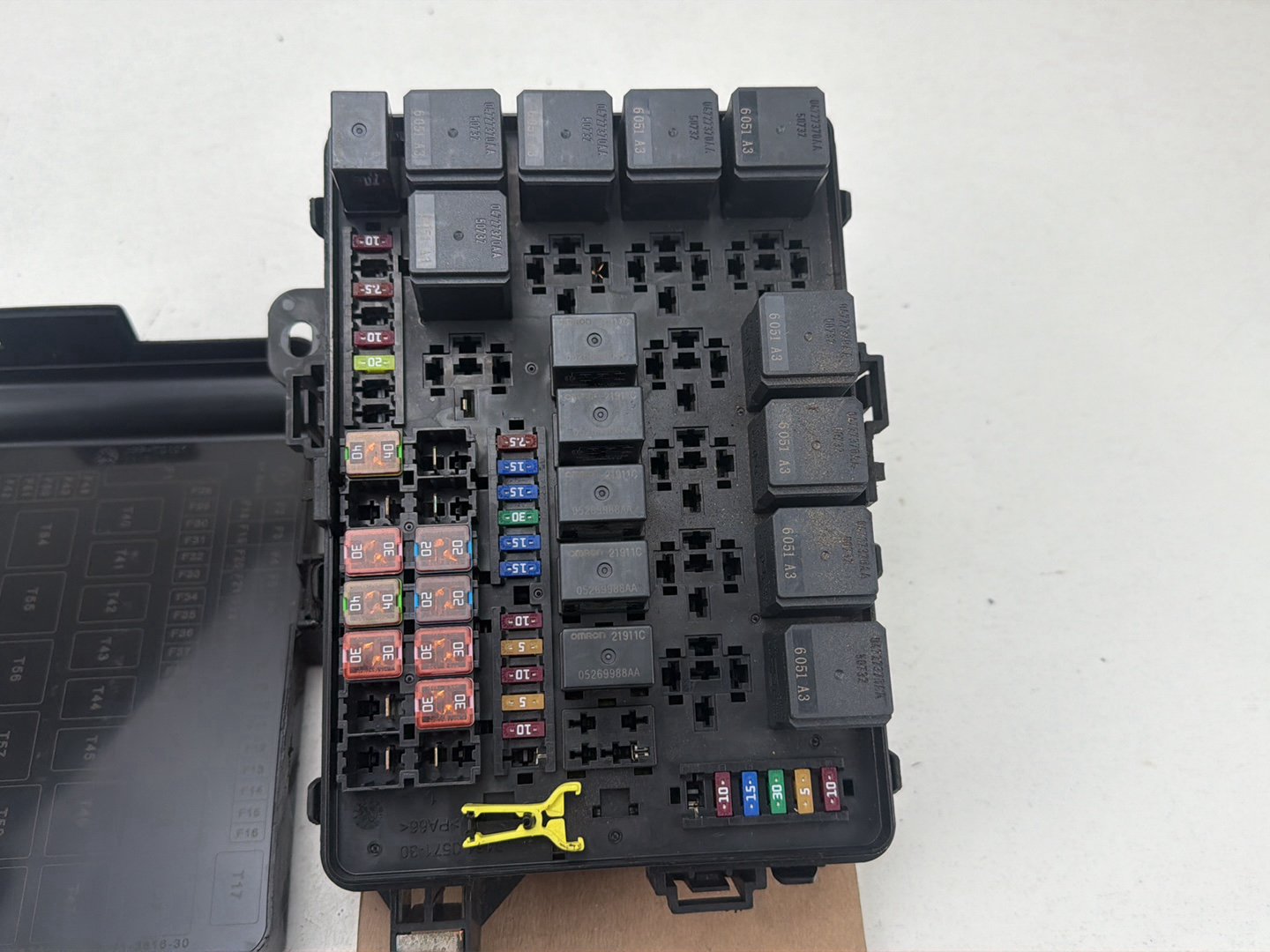 2014-2017 Maserati Ghibli Engine Bay Outer Fuse Relay Box Lid Plastic Cover OEM