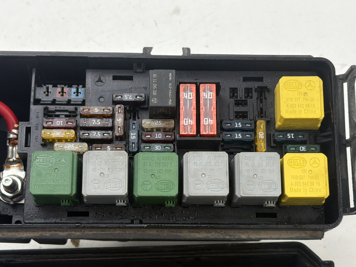2006-2013 Mercedes-Benz R350 Front SAM Fuse Relay Box Module A1645400182 OEM