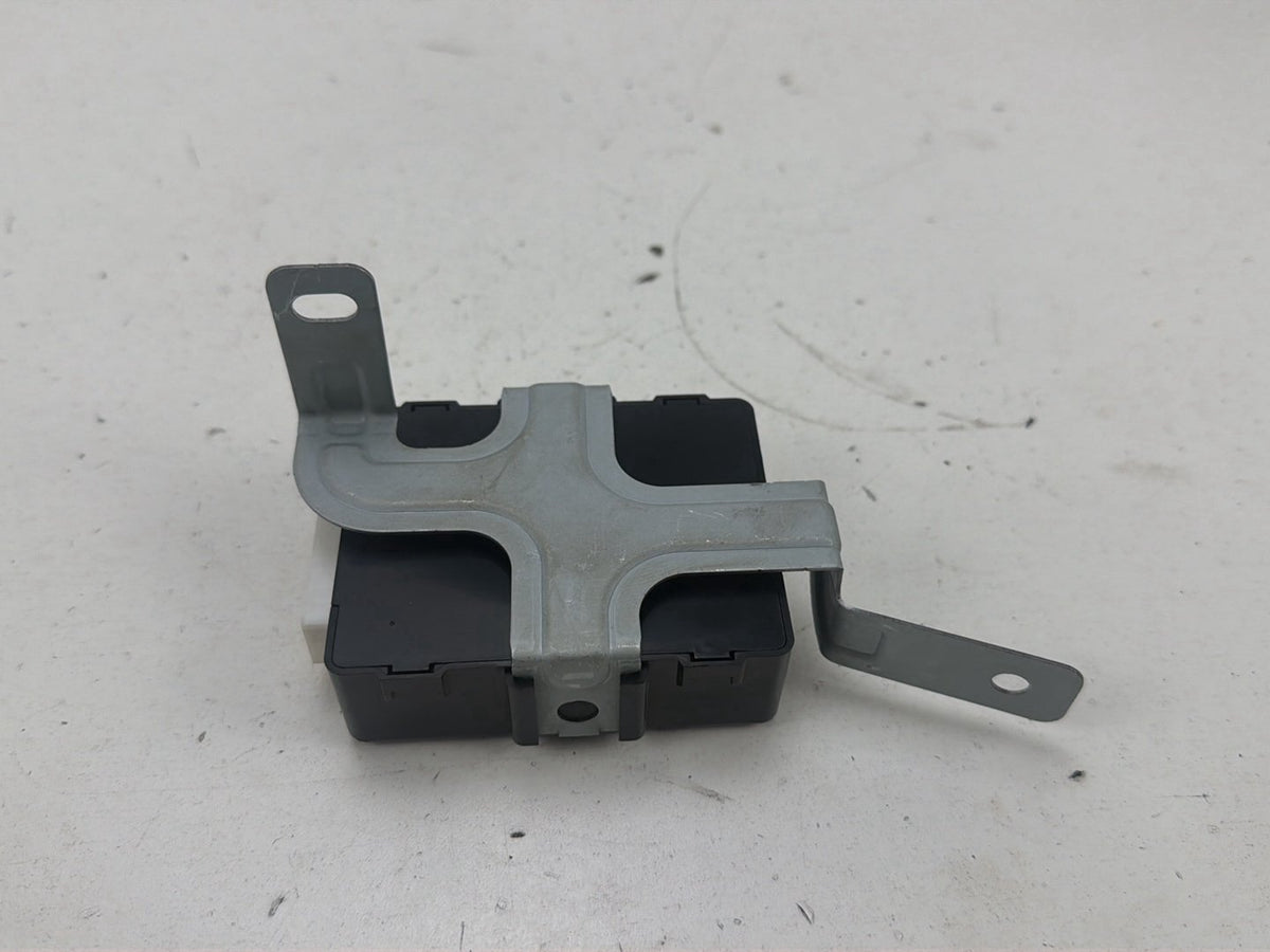2014-2016 Kia Cadenza Rear Sunshade Curtain Control Module 95860-3R000 OEM