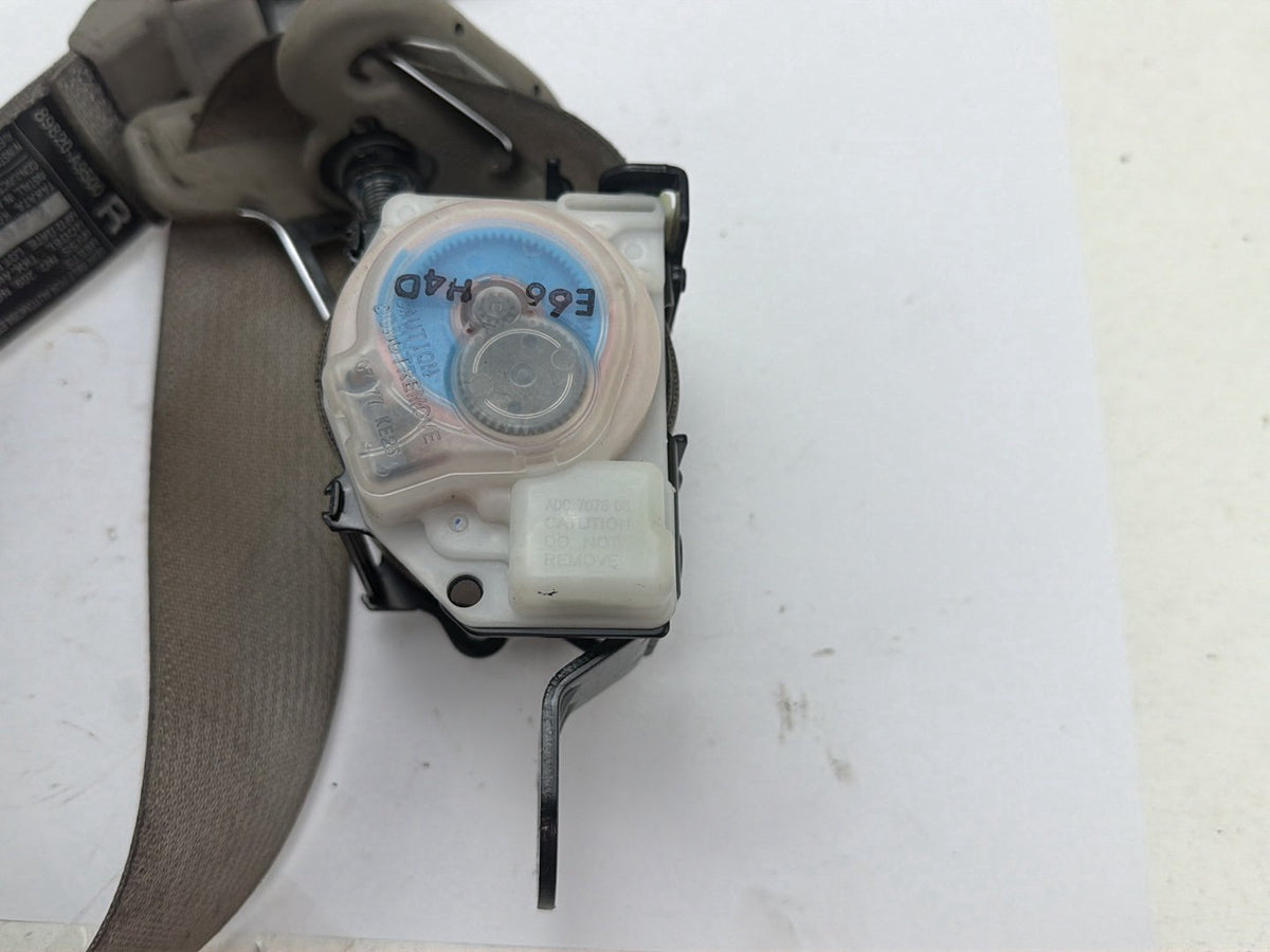 2015-2018 Kia Sedona Rear Right Passenger Side 2nd Row Seat Belt Retractor OEM