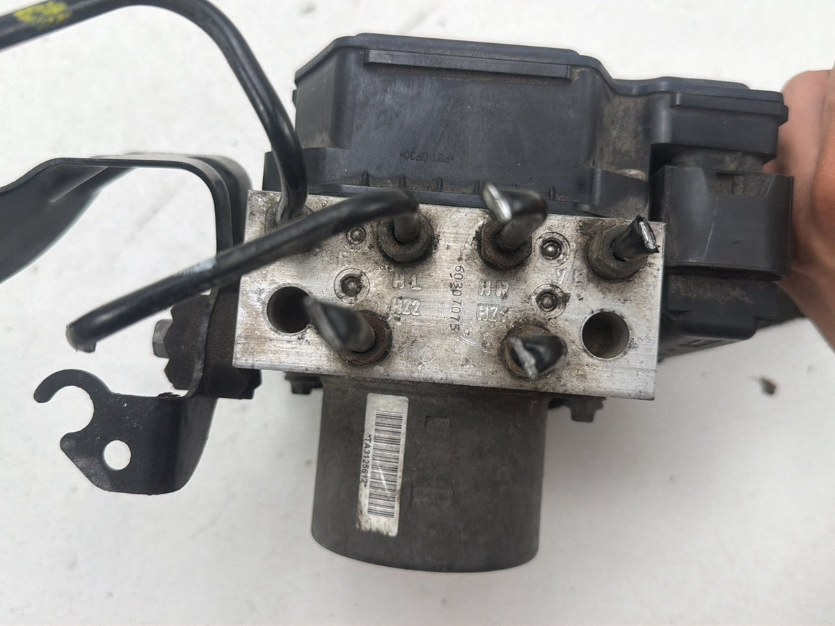 2011 - 2013 Mini Cooper S R56 1.6L - ABS Pump Brake Control Module 54085585D OEM