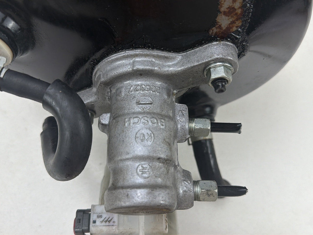 2008-2013 Infiniti G37 Power Brake Booster Master Cylinder Reservoir Tank OEM