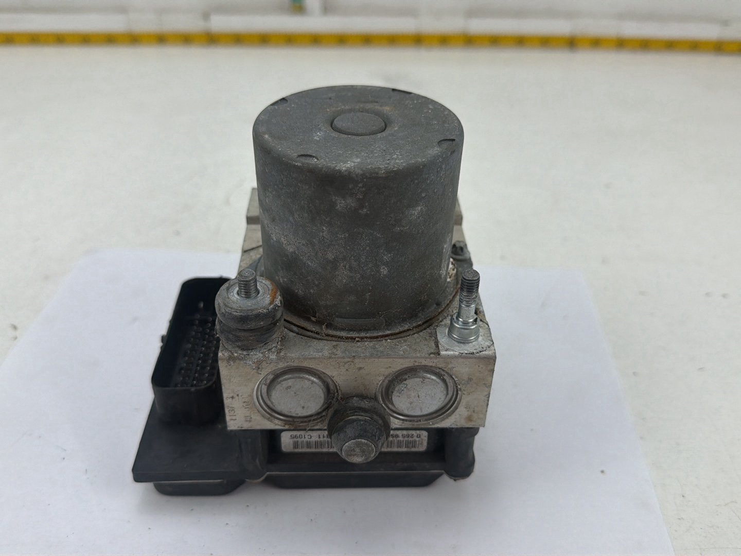 2009-2011 GMC Acadia Front Engine Compartment Anti-Lock Brake ABS Pump Unit OEM