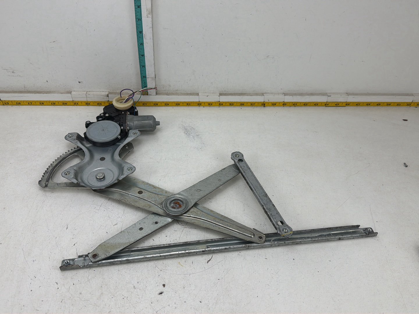 2007-2012 Lexus ES350 S190 Front Right Window Regulator & Motor 85701-33010 OEM