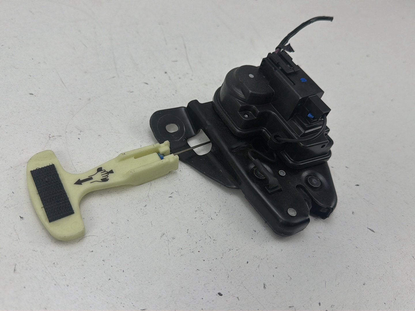2014-2017 Maserati Ghibli Rear Trunk Lid Latch Lock Actuator w/ Pull Handle OEM