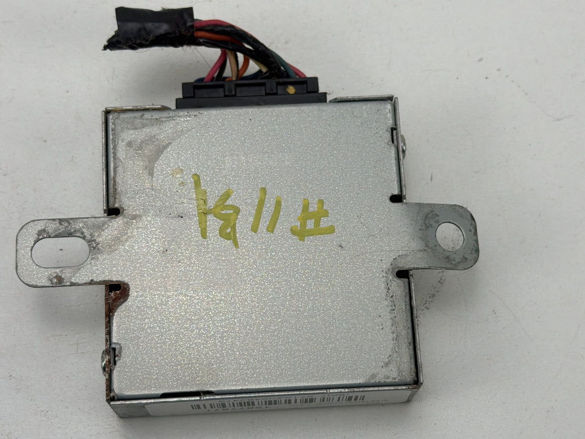 2007-2008 GMC Tahoe - Rear View Camera Display Module 15877571 OEM