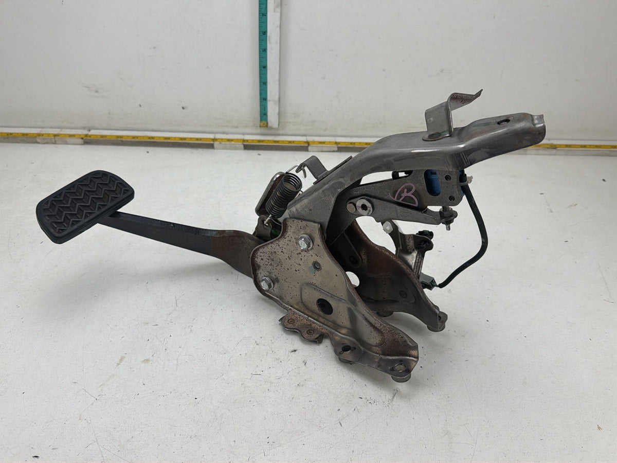 2017-2018 Toyota Sienna L30 - Brake Foot Pedal Assembly