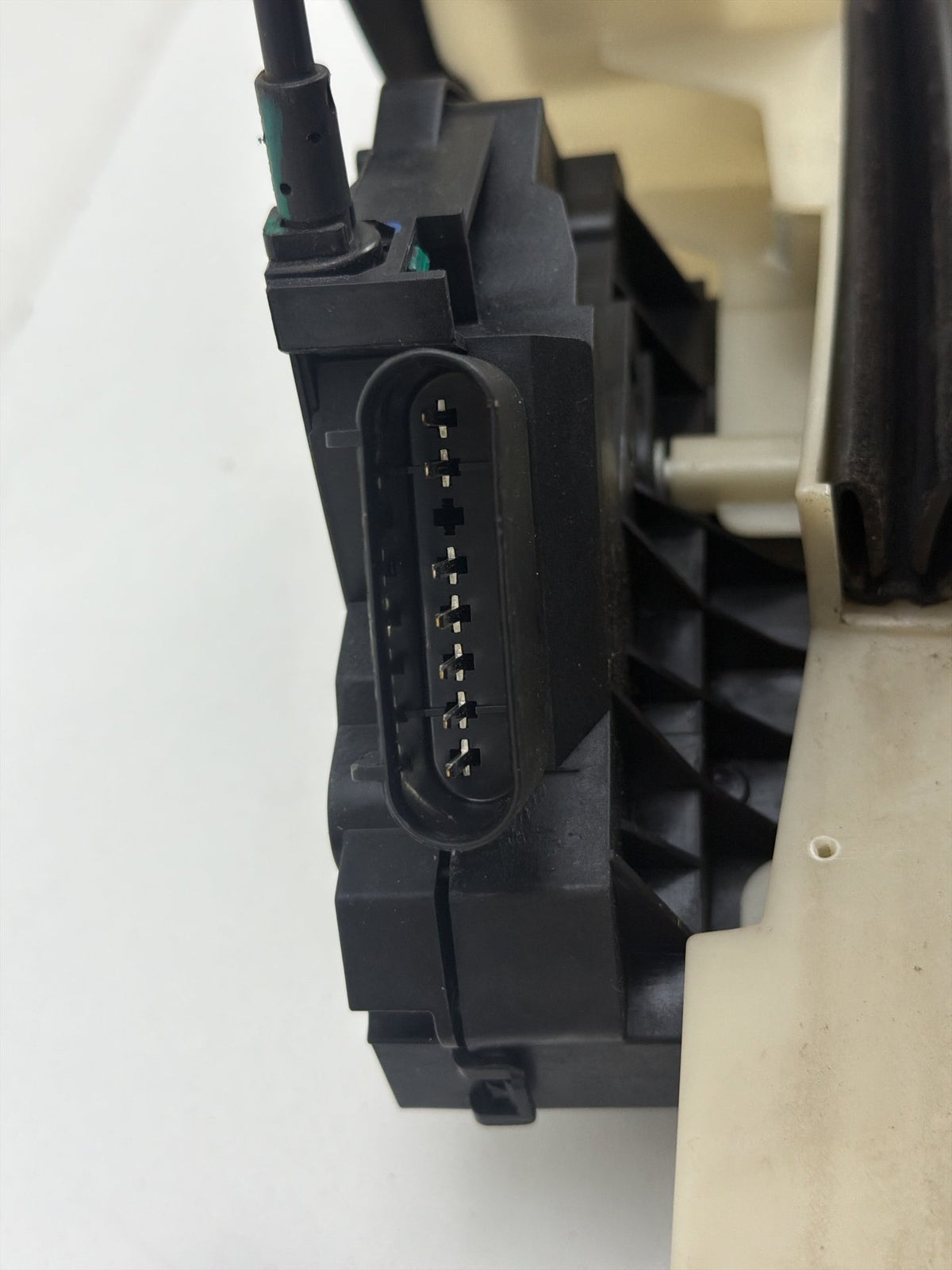 2013-2018 Ford C-Max Front Left Driver Side Door Lock Actuator Latch Carrier OEM