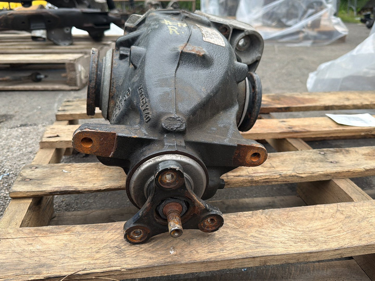 2012-2015 BMW X1 E84 SUV Rear Differential Carrier 7611129-01 OEM