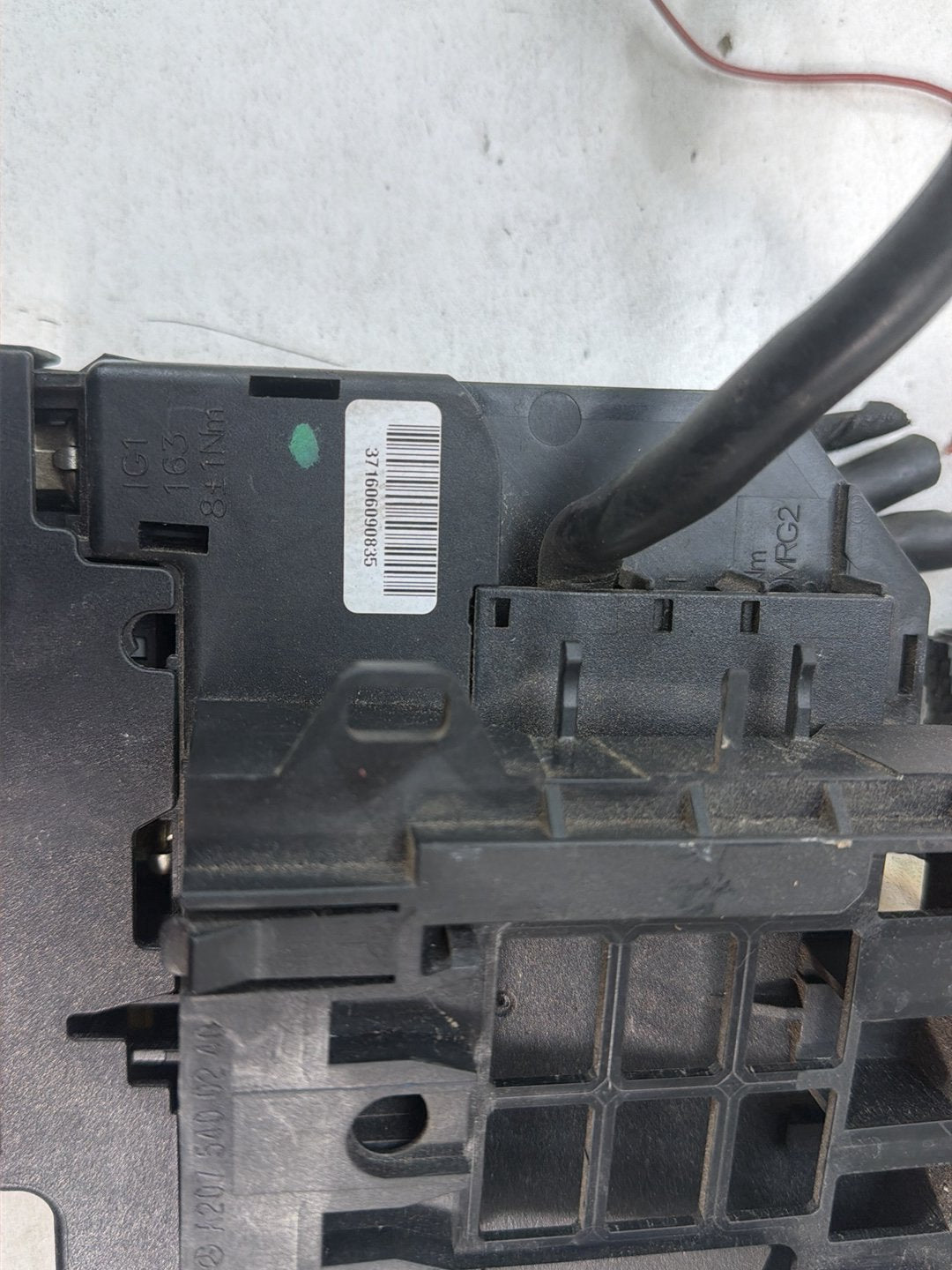 2010-2017 Mercedes-Benz E-Class Fuse Relay Box Junction Terminal Connector OEM