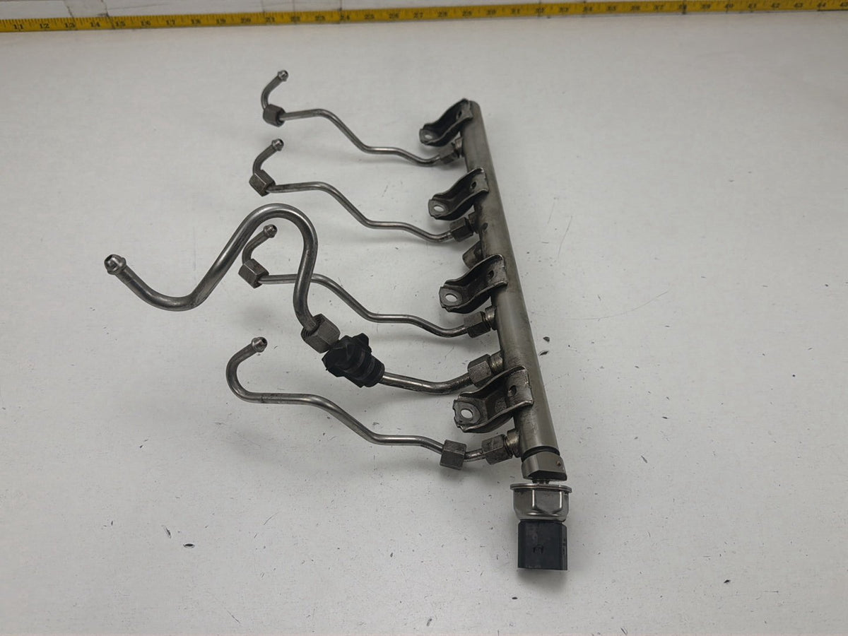 2009-2015 BMW 750i Right Side Fuel Injection Rail Line w/ Injectors 7537319 OEM