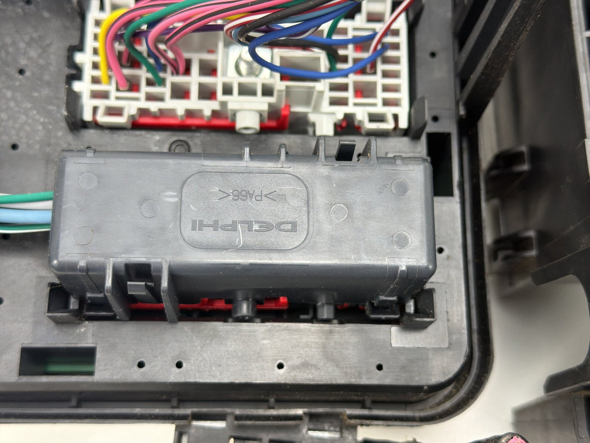 2013-2016 Chevrolet Equinox Fusebox Fuse Box Relay Module 23404556 OEM