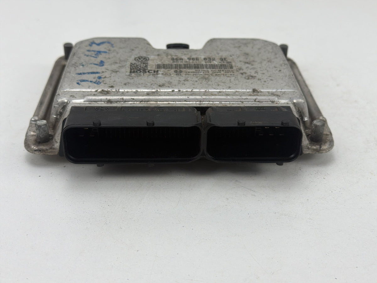 2005 Volkswagen Jetta 2.5L Engine Control Module Unit ECU 06A906032QE OEM