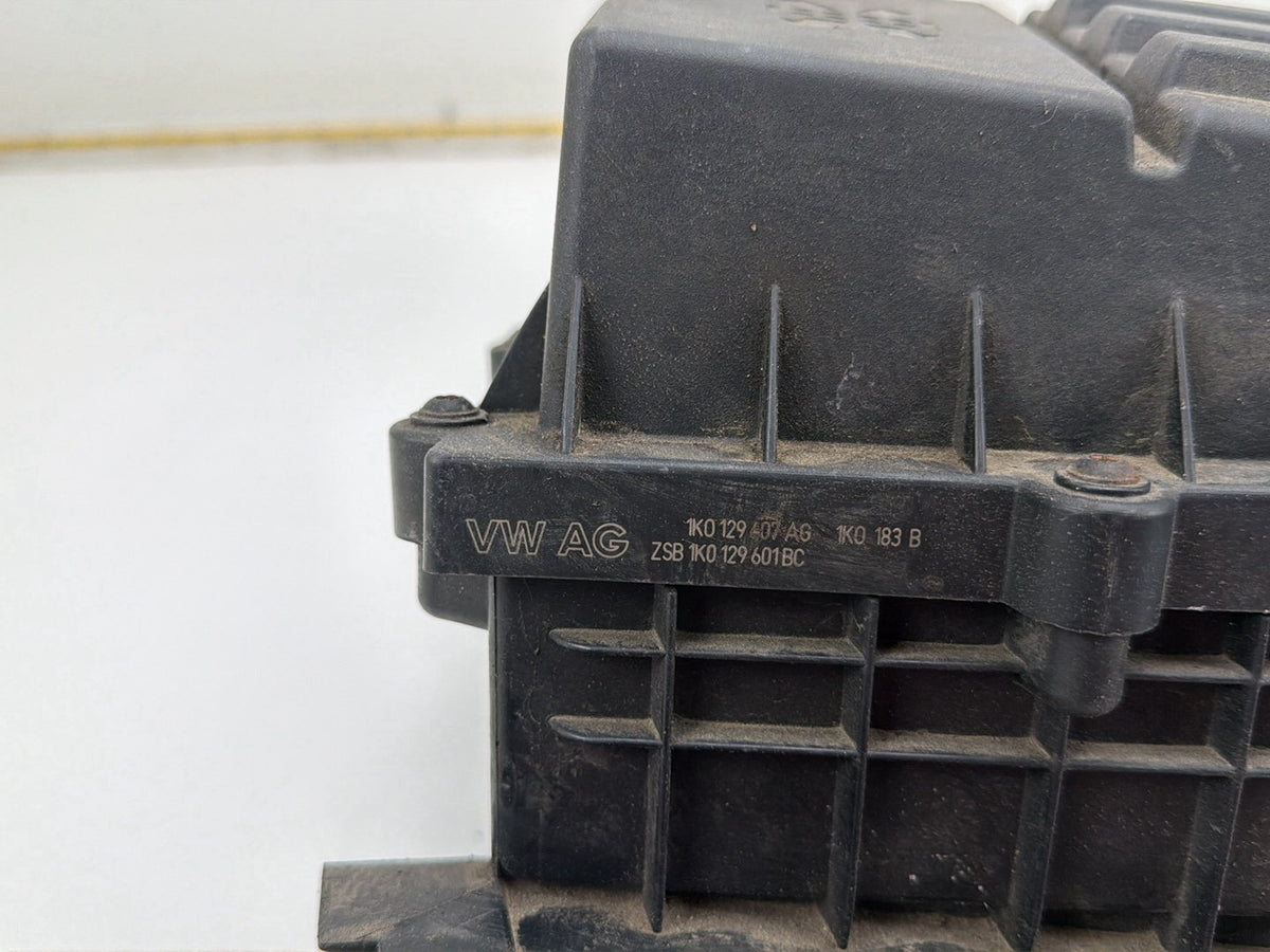 2013-2017 Volkswagen Tiguan Air Filter Housing 4615185956 OEM