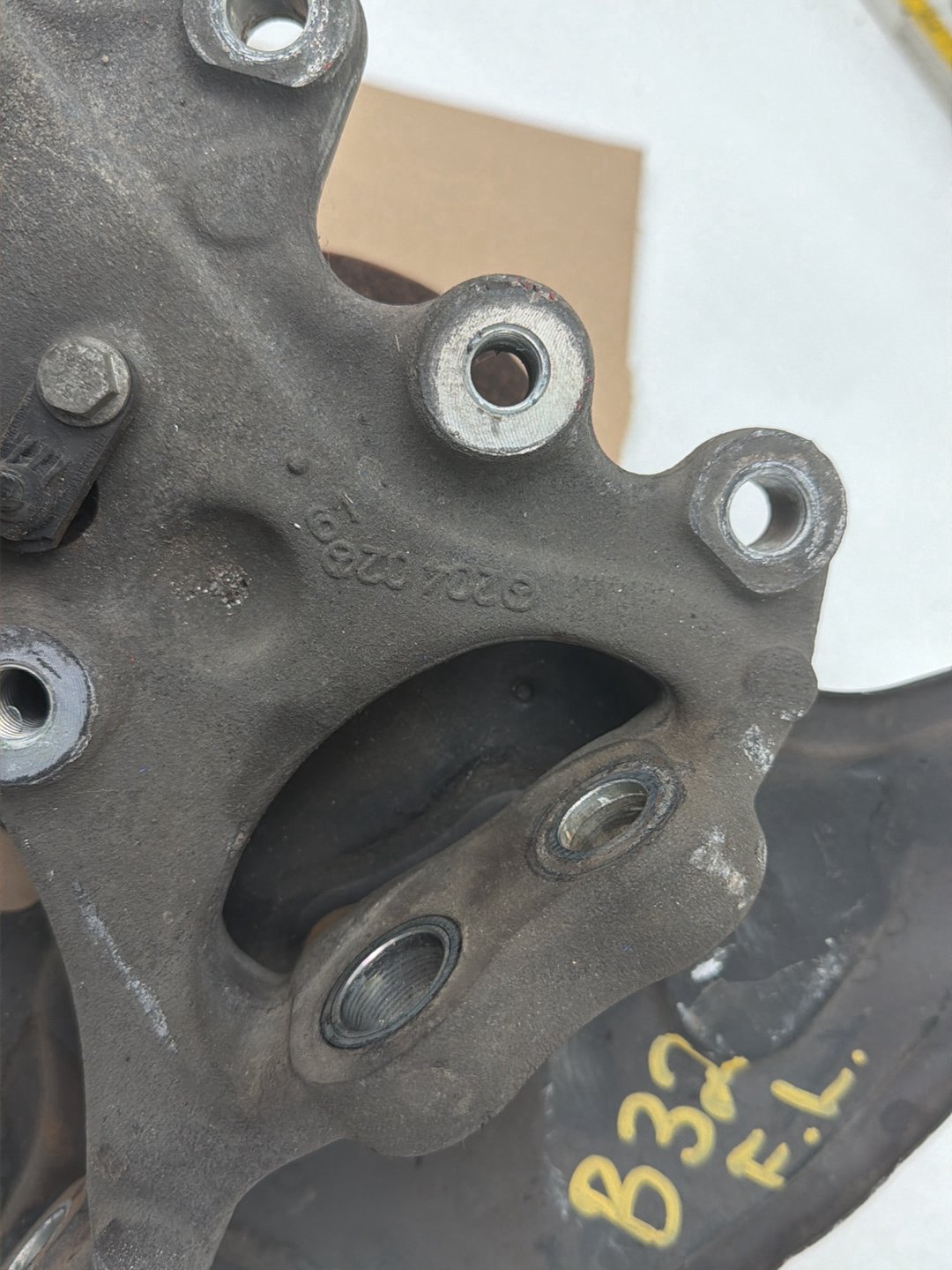 2010-2013 Mercedes-Benz E-Class E350 Front Left Spindle Knuckle & Wheel Hub OEM