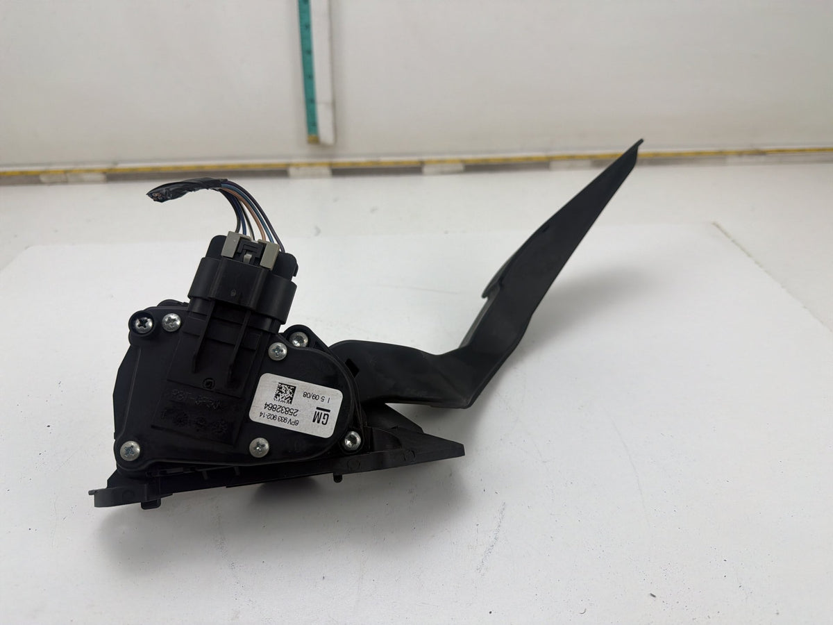 2007-2011 GMC Sierra 1500- Accelerator Throttle Pedal 25832864 OEM