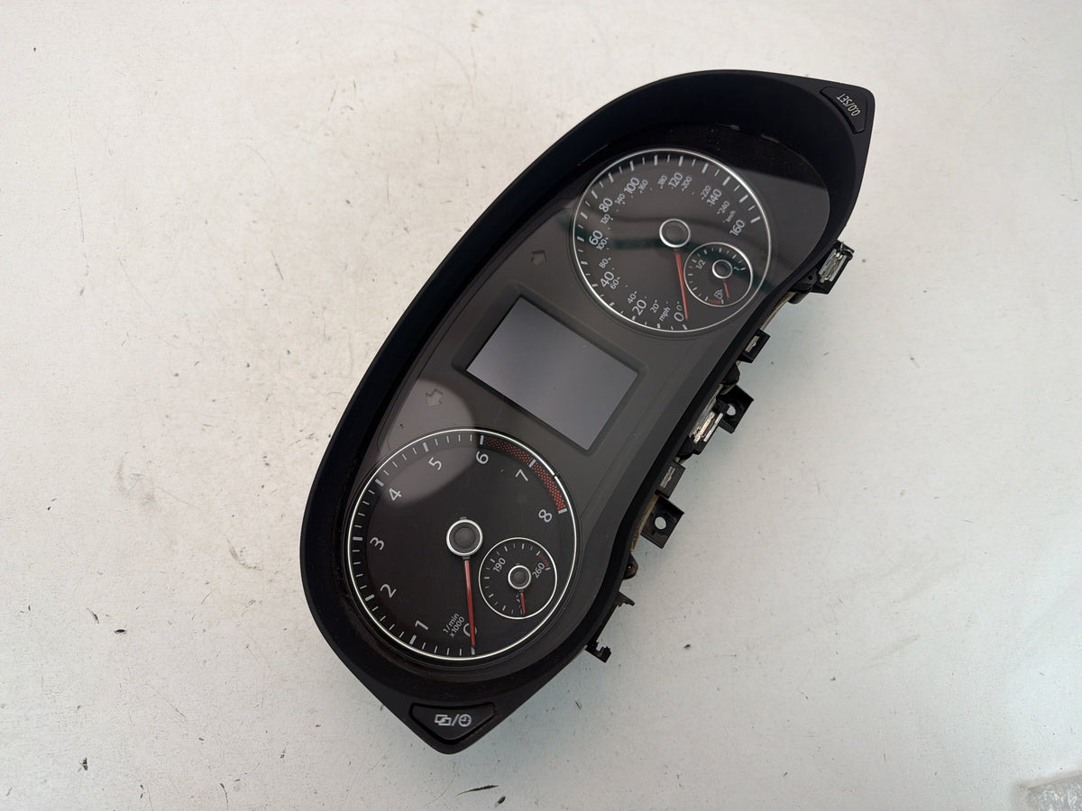 2012-2015 Volkswagen Passat Speedometer Instrument Cluster 561920970D OEM