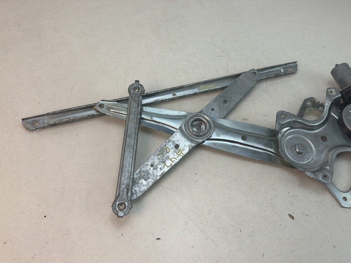 2015-2017 Toyota Sienna L30-Rear Left Door Window Regulator & Motor 85720-08061 OEM