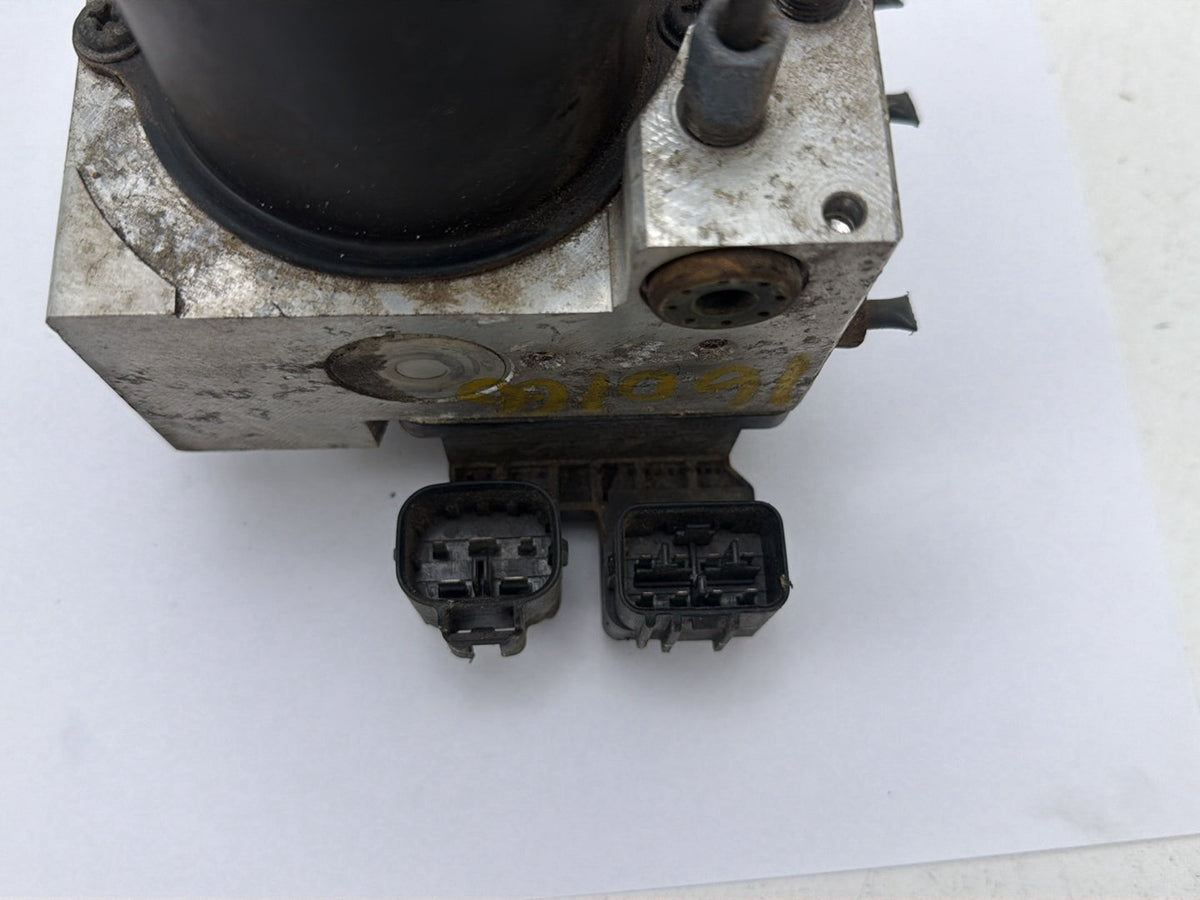 1997-2001 Toyota Camry Anti-Lock Brake ABS Pump Actuator Module 44510-33070 OEM