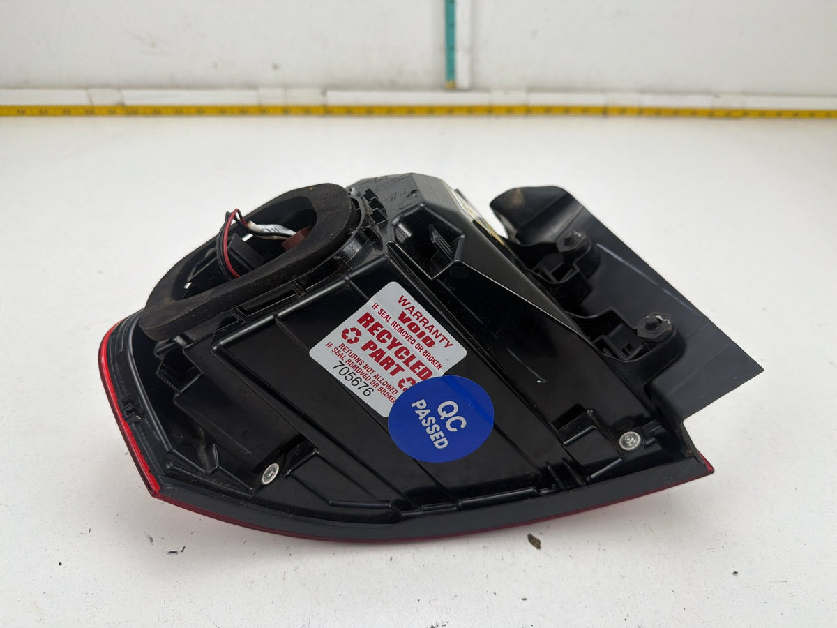 2016-2019 Volkswagen Passat Sedan Right Passenger Side Tail Light 561945096P OEM