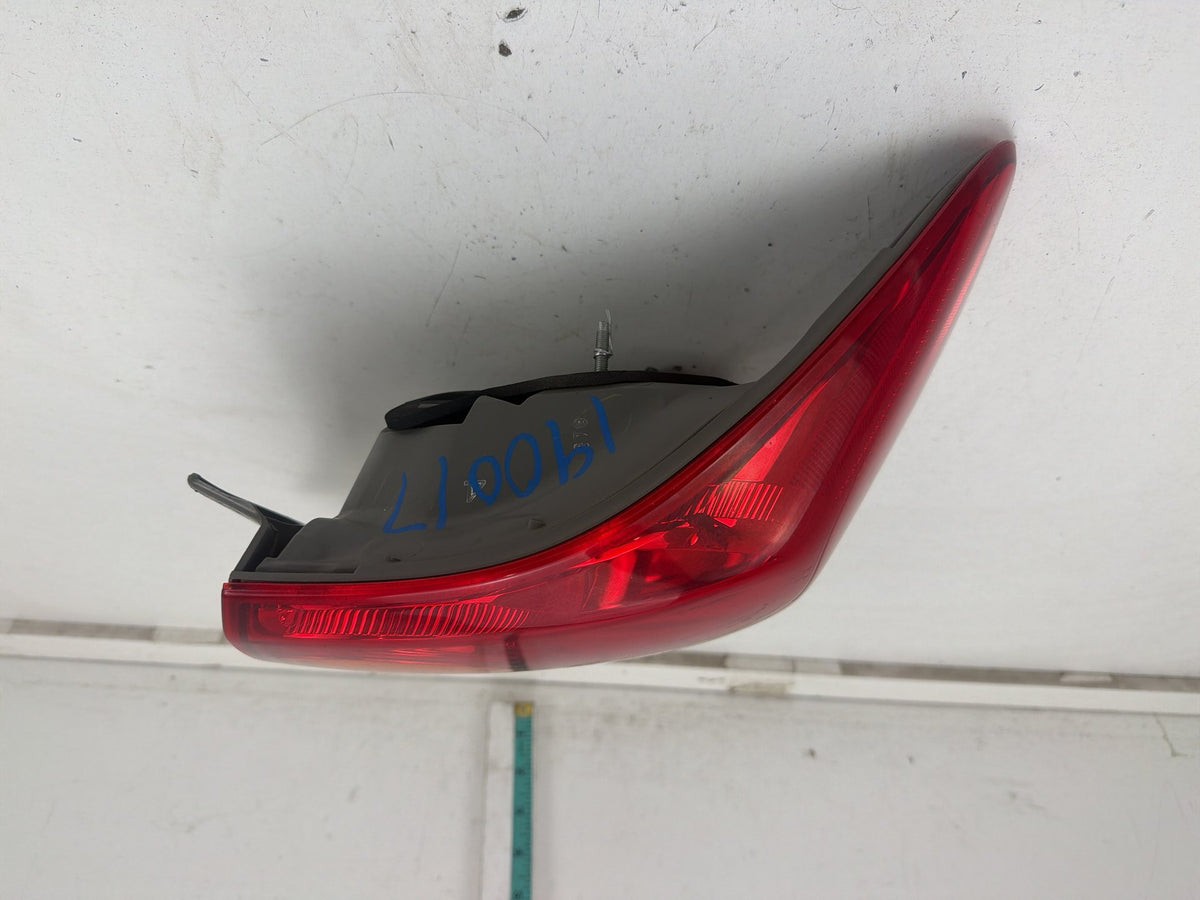 2009-2010 Toyota Corolla Rear Right Passenger Side Outer Tail Light Lamp OEM