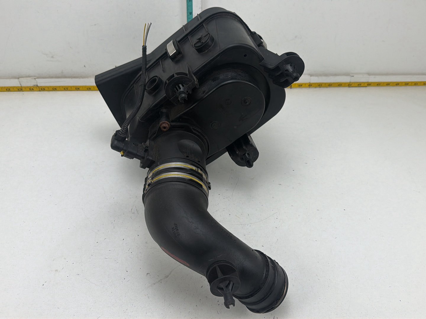 2014-2017 Maserati Ghibli Left Engine Intake Air Cleaner Filter Box Housing OEM