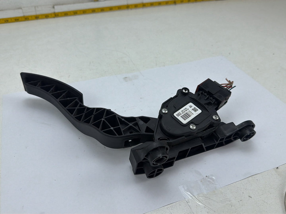 2015-2018 Kia Sedona Accelerator Gas Pedal Assembly Sensor Unit 32700-A9110 OEM