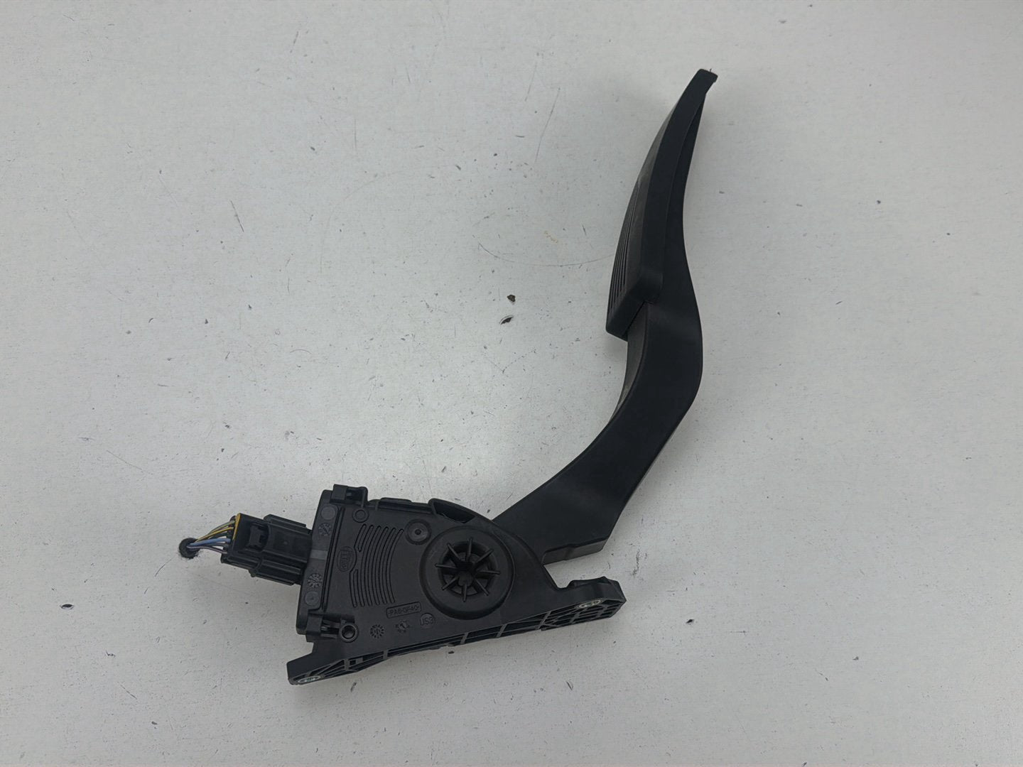 2014-2017 Maserati Ghibli Accelerator Gas Throttle Pedal Assembly 04861714AF OEM