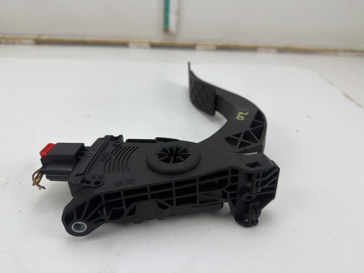 2009-2017 Audi Q5 Accelerator Gas Pedal 8K1723523A OEM