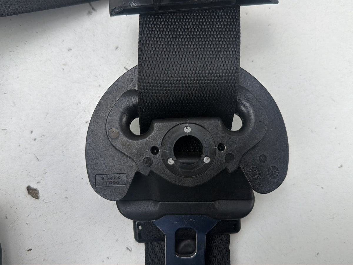 2014-2017 Maserati Ghibli Right Front Seat Belt Retractor 627069500 OEM