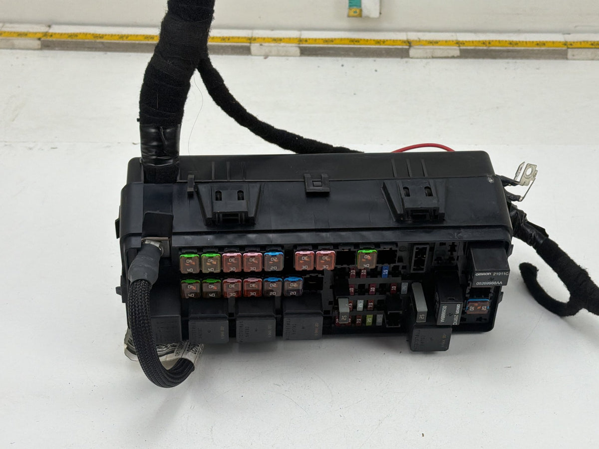 2014-2017 Maserati Ghibli Rear Trunk Fuse Relay Box 670008598 OEM