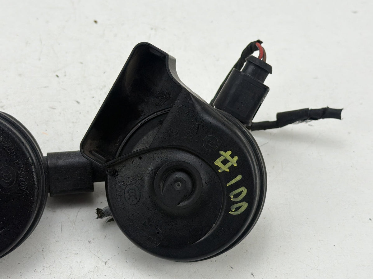 2015-2020 Audi A3 Front Dual High Low Tone Warning Horn Assembly 5Q0951221 OEM