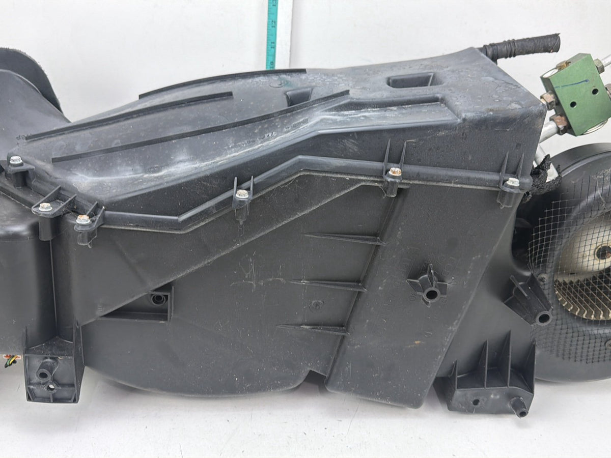 2003-2004 Lincoln Navigator U228 Rear A/C Evaporator Heater Core Housing Box OEM
